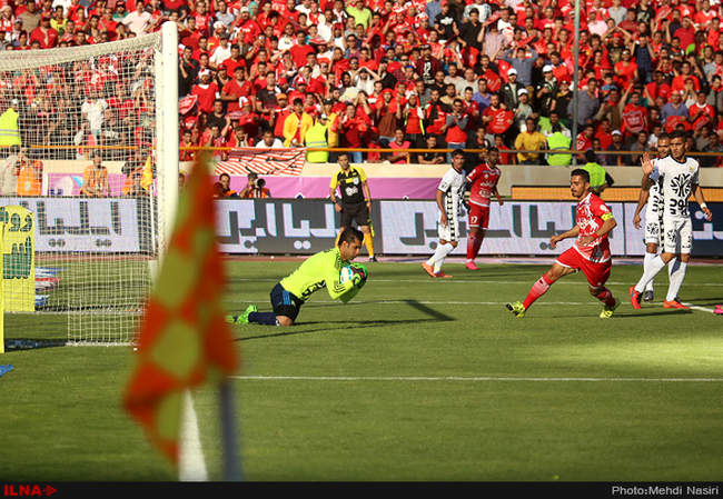 دیدار تیم های فوتبال پرسپولیس تهران و راه آهن تهران/2