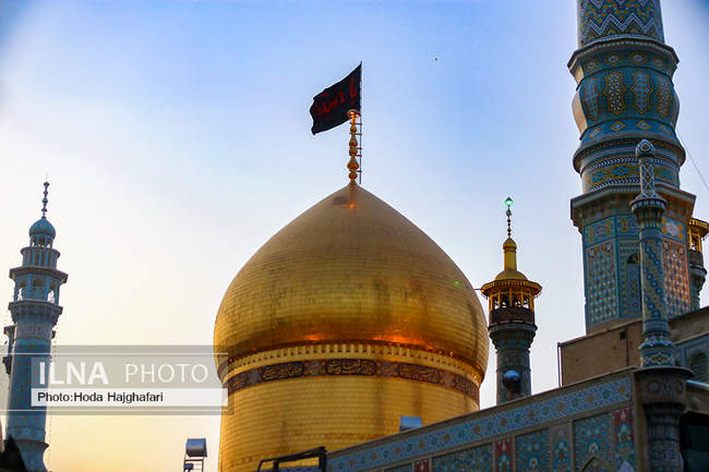 تعویض پرچم گنبد نورانی حضرت فاطمه معصومه سلام الله علیها