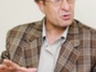 با سال‌ها ترجمه، تجربه‌های فراوانی کسب کرده‌ام