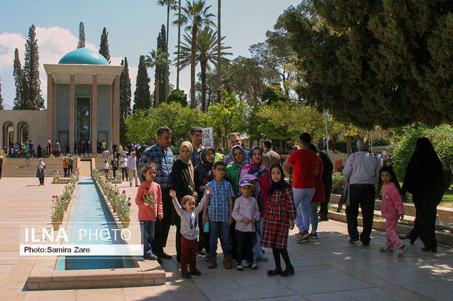 گلباران آرامگاه استاد سخن، سعدی شیرازی