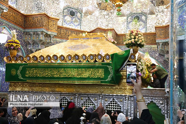 گل آرایی ضریح مطهر حضرت فاطمه معصومه 