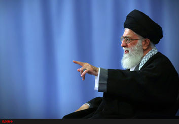 آمریکایی‌ها برای اینکه رئیس‌جمهورمان را وادار به ملاقات کنند، به التماس افتادند