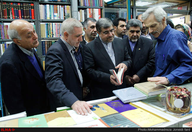 کتاب‌گردی وزیر فرهنگ و ارشاد اسلامی 