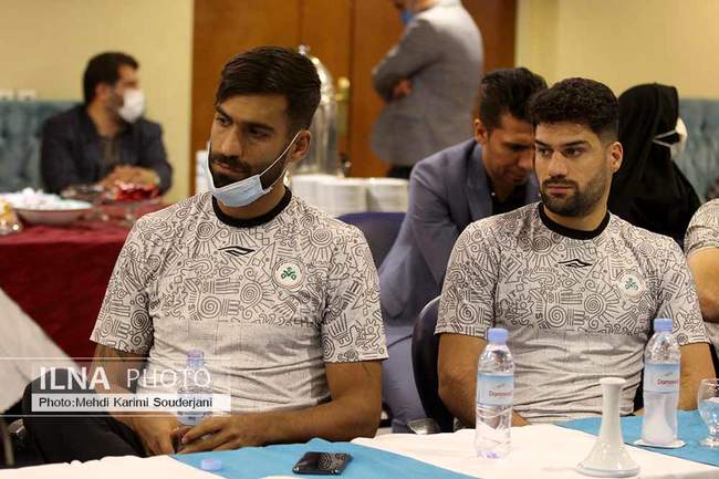 دیدار استاندار اصفهان با مدیریت کارخانه و اعضای تیم فوتبال ذوب آهن  