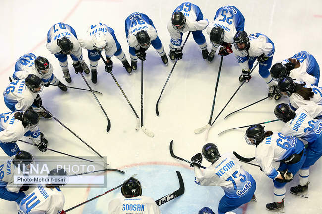دیدار تیمهای هاکی روی یخ بانوان ام دات آر و آیس باکس 