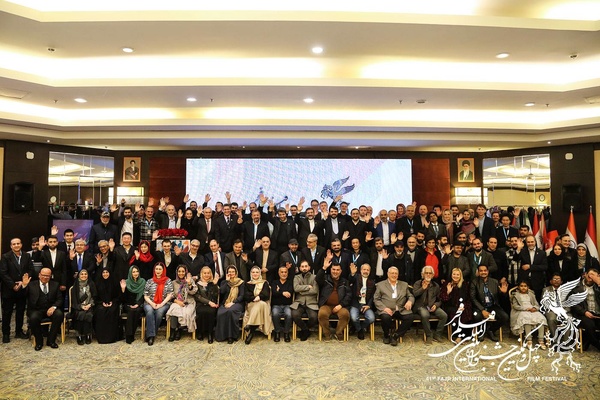 در جامعه ایرانی فرهنگ و هنر جایگاه برتر را دارد