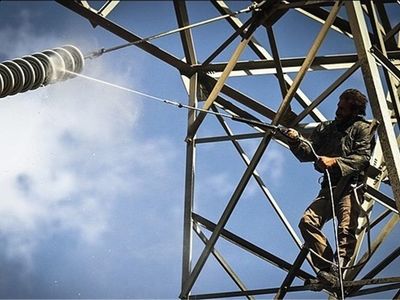 ضرورت رسیدگی به مطالبات نیروهای شرکتی و حجمی برق/ اولین بار نیست که کارکنان برق جان خود را از دست می‌دهند 