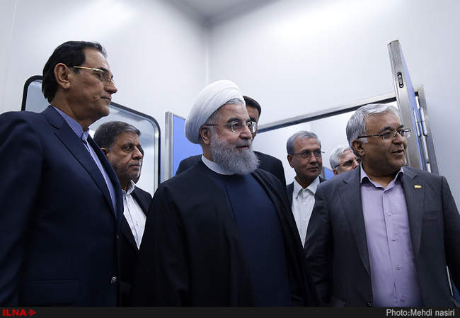بازدید رئیس جمهور از شرکت داروسازی رازک و رو نمایی از داروهای جدید