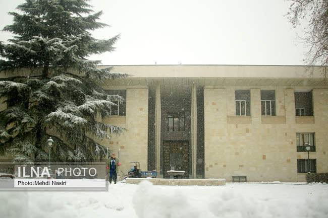مجموعه فرهنگی-تاریخی نیاوران در یک روز برفی