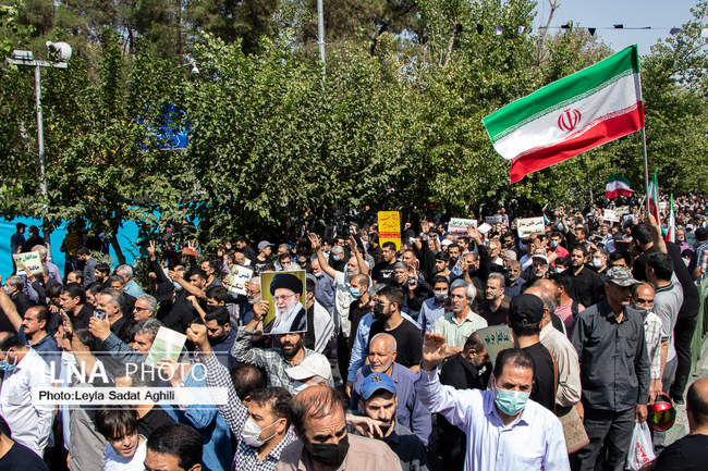 راهپیمایی نمازگزاران نماز جمعه تهران 