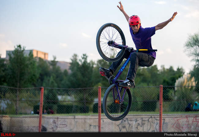 آماده سازی تیم دوچرخه سواری بی ام ایکس در بوستان علوی قم