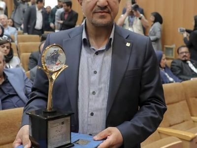 تندیس افتخار ایران اکسپو 2025 به بانک صنعت و معدن رسید