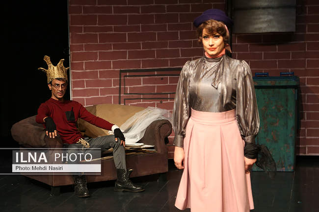 نمایش «درخشش» به نویسندگی و کارگردانی بهنود محمدی‌پور