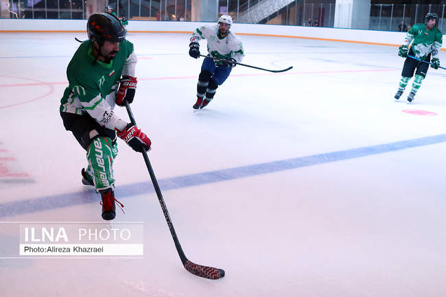 مسابقات هاکی رو یخ