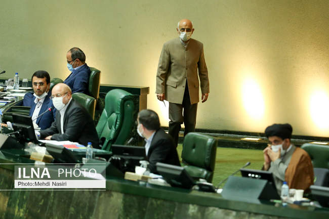 Zarif addresses Parliament open session