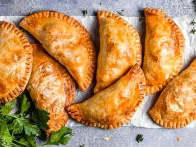 پیراشکی گوشت؛ از طرز تهیه تا روش پیچیدن