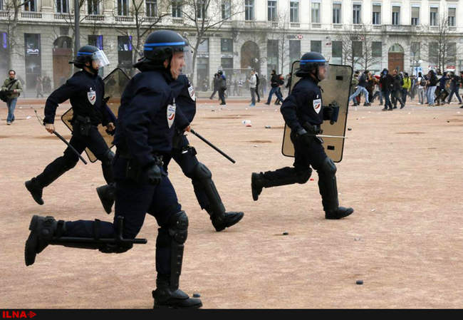 درگیری پلیس و دانشجویان فرانسوی معترض به قانون کار در پاریس 