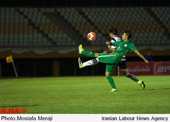 بازی فوتبال صبا قم و ذوب آهن اصفهان