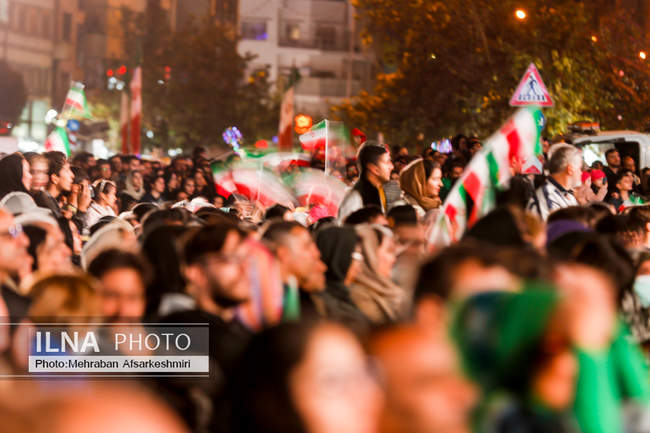 رونمایی از مجسمه «زانو زنندگان برابر ایران»