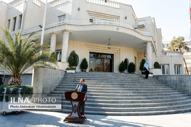 اعضای هیأت دولت در جمع خبرنگاران