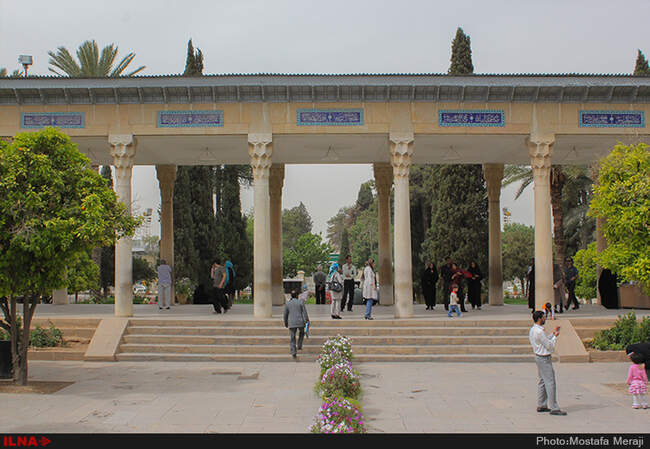 آرامگاه خواجه حافظ شیرازی شاعر بلند آوازه پارسی گوی
