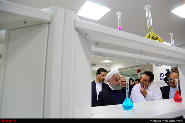 گزارش تصویری بازدید رئیس‌جمهور از شرکت داروسازی تهران شیمی