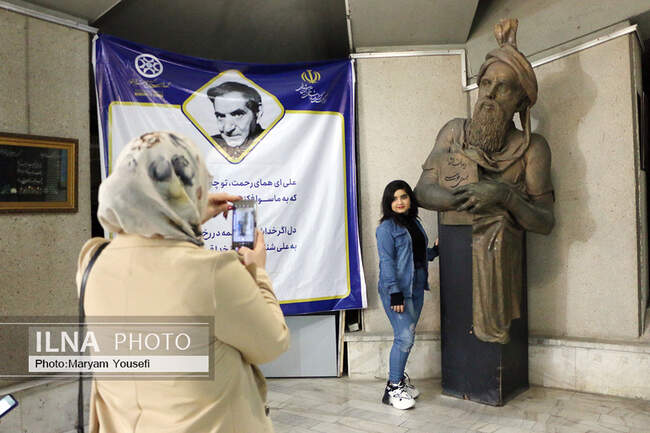 گردشگران نوروزی در مقبرةالشعرا