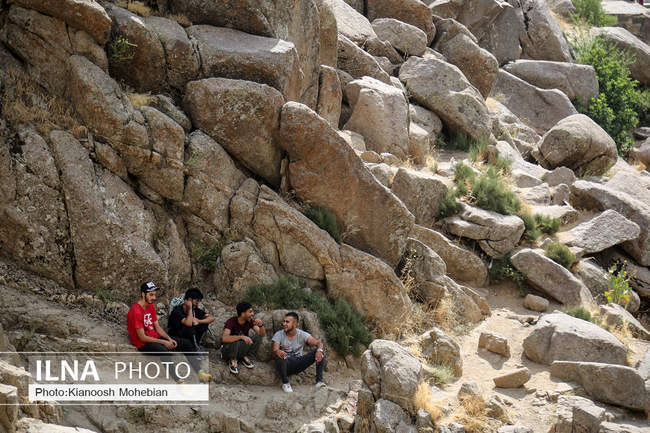 گردشگران تابستانی در گنجنامه همدان