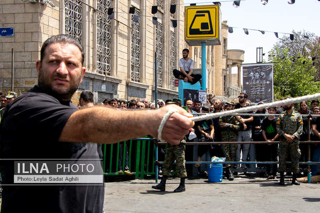 مراسم خیمه سوزان روز عاشورا در بازار تهران