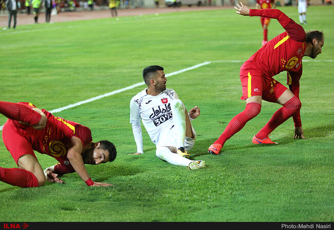دیدار تیمهای پرسپولیس تهران و نفت تهران