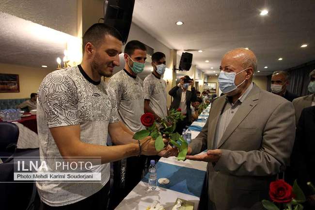 دیدار استاندار اصفهان با مدیریت کارخانه و اعضای تیم فوتبال ذوب آهن  