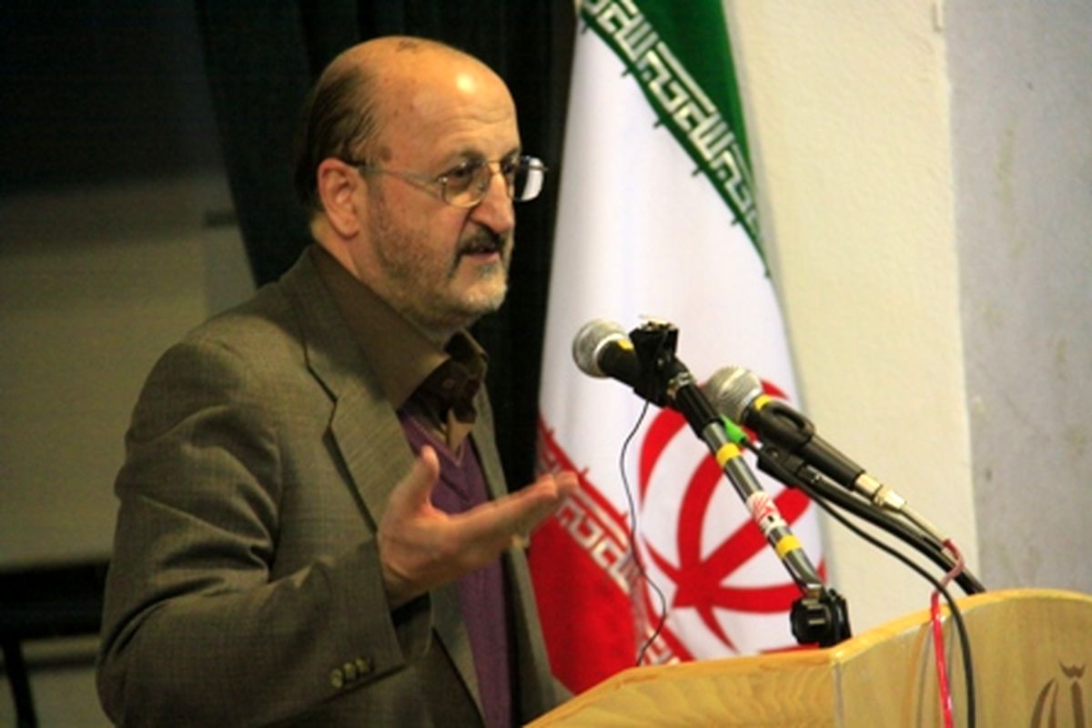 برخی احزاب و گروه‌های سیاسی منافع خود را بر منافع کشور ترجیح می‌دهند