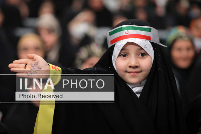 دیدار هزاران نفر از زنان و دختران با رهبر انقلاب