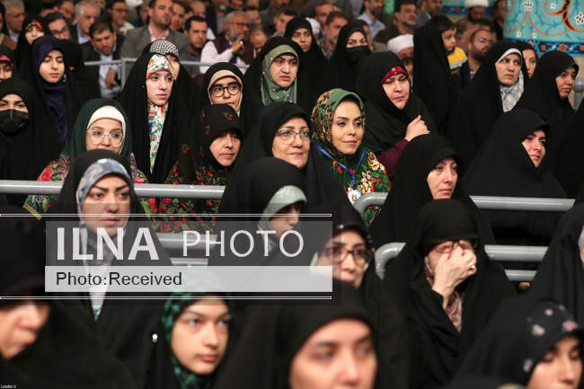 دیدار جمعی از مردم، مسئولان و مهمانان کنفرانس وحدت اسلامی با مقام مع�