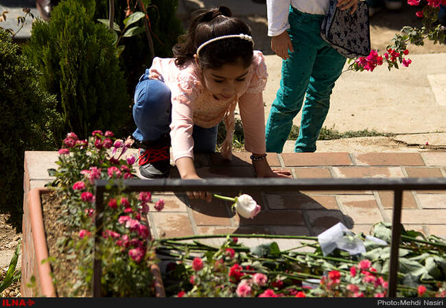 گردهمایی سینماگران بر مزار عباس کیارستمی