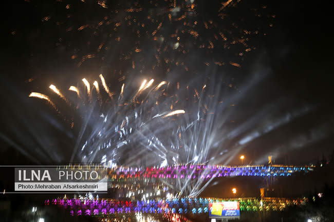 مراسم نورافشانی در پل طبیعت