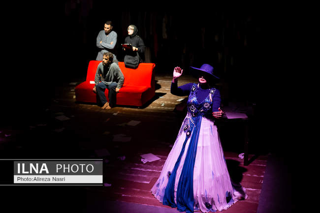 نمایش «موش‌ها و آدم‌ها» در تئاتر شهر قزوین 