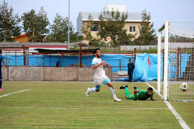 دیدار ملوان بندرانزلی و گل گهر سیرجان (گزارش تصویری)