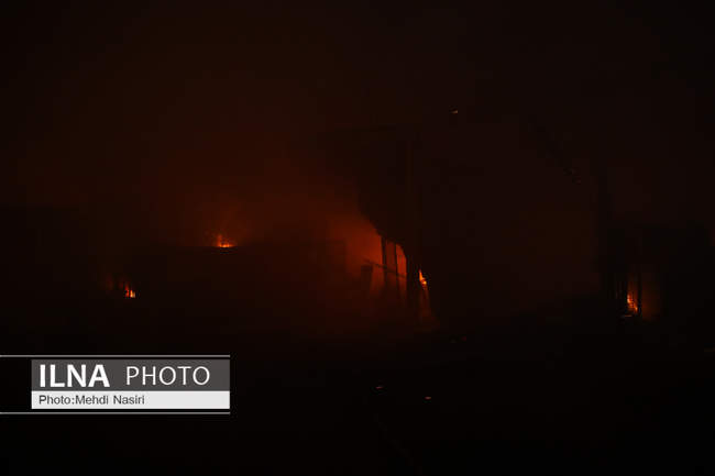 آتش‌سوزی در بارانداز ۱۲ هزار متری در شوش 