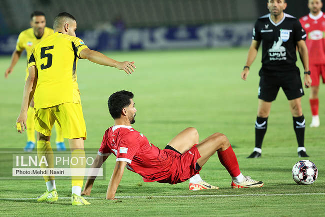 دیدار تیمهای فوتبال پرسپولیس تهران و فجر شهید سپاسی شیراز 