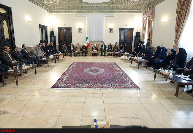 دیدار جمعی از شرکت‌کنندگان در همایش صد و هفتادمین سال تأسیس دارالفن�