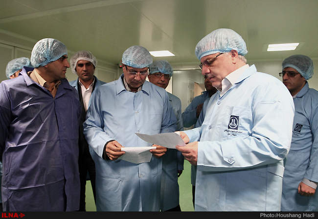 مراسم رونمایی از ۱۴ داروی جدید در کارخانجات دارویی داروپخش با حضور ع