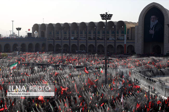 اقامه نماز بر پیکر رهبر شهید انقلاب در مصلای تهران / 7