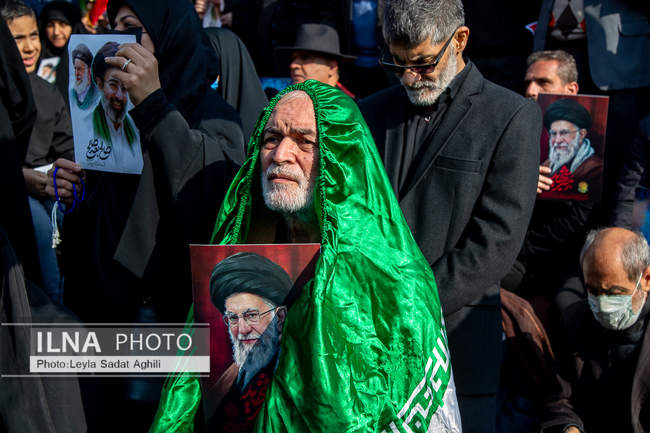مراسم بیعت با سومین رهبر انقلاب اسلامی در تهران /1