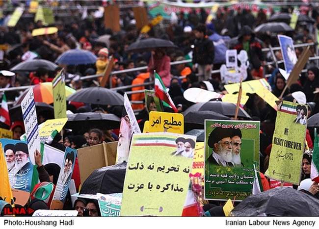 حضور رییس جمهور در راهپیمایی یوم الله ۲۲ بهمن