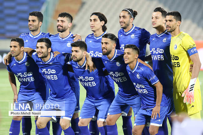 دیدار تیمهای استقلال تهران و گل گهر سیرجان