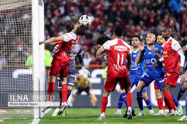 دیدار تیمهای فوتبال استقلال تهران و پرسپولیس تهران