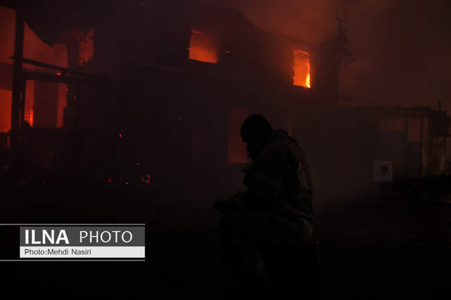 آتش‌سوزی در بارانداز ۱۲ هزار متری در شوش 