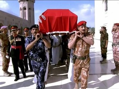 آغاز مراسم خاکسپاری پادشاه فقید عمان + فیلم