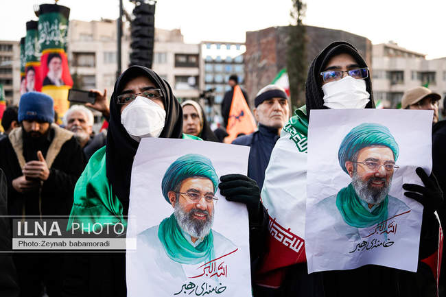  مراسم بیعت با سومین رهبر انقلاب اسلامی در تهران / 3